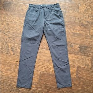 Vuori Men's Charcoal Chinos